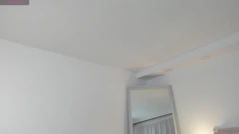 Snapshot of zoes_mile chatting on February 18, 2025, 11:11 am Zoes online show from February 18, 2025, 11:11 am