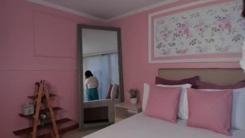 Snapshot of zoes_mile chatting on March 4, 2025, 11:19 am Zoes online show from March 4, 2025, 11:19 am