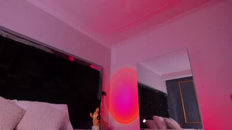 zoevidal_ online show from January 18, 2025, 11:43 am