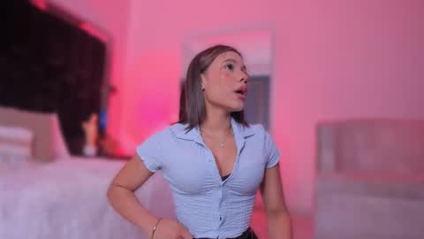 zoevidal_ online show from September 13, 2025, 12:05 pm