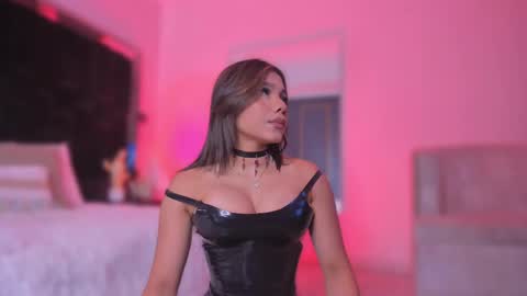 zoevidal_ online show from September 14, 2025, 12:04 pm