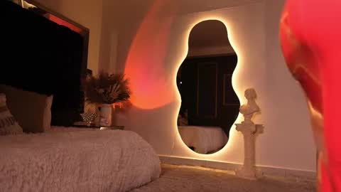 zoevidal_ online show from November 7, 2025, 11:54 am