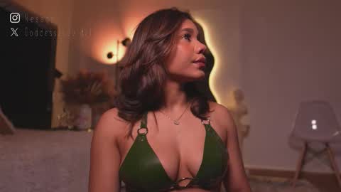 zoevidal_ online show from March 15, 2026, 12:11 pm