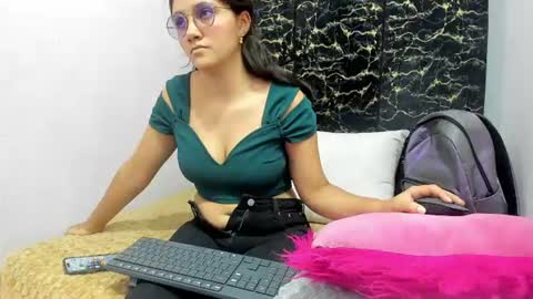 Snapshot of zoewatzon chatting on July 26, 2026, 1:07 pm ZoeWatzon online show from July 26, 2026, 1:07 pm
