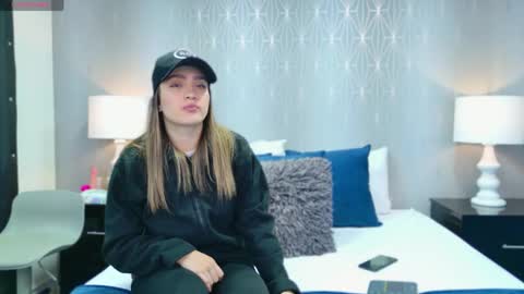 ZoeWilliis online show from April 5, 2026, 11:29 am