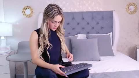 ZoeWilliis online show from July 10, 2026, 1:25 pm