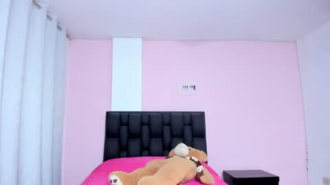 Snapshot of zoey_babyqueen19 chatting on July 26, 2026, 11:00 pm Zoey online show from July 26, 2026, 11:00 pm
