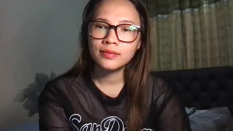 zoey_foryou online show from February 5, 2025, 11:55 am