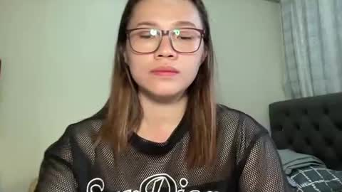 zoey_foryou online show from November 15, 2025, 3:48 am