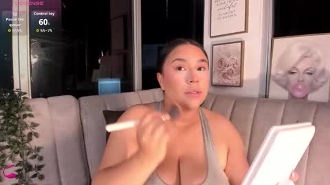 zoey thommpson online show from October 6, 2025, 11:35 pm