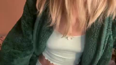 Zoeydanner online show from February 6, 2026, 6:18 am