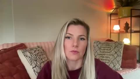 Zoeydanner online show from February 18, 2026, 9:44 pm