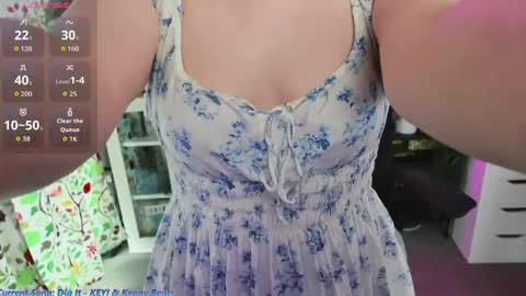 Snapshot of zoeyryan chatting on April 13, 2026, 7:08 pm Zoey Ryan online show from April 13, 2026, 7:08 pm