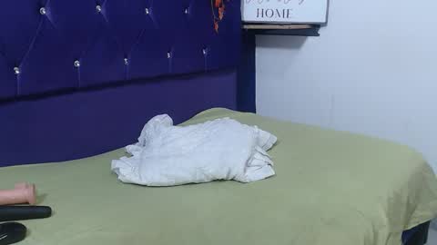 Snapshot of zoheecooper chatting on November 18, 2025, 1:37 pm Zohee online show from November 18, 2025, 1:37 pm