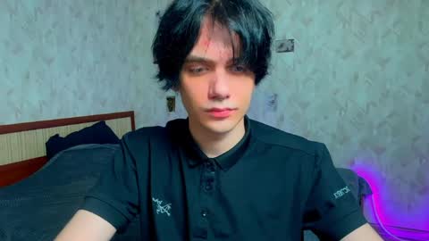Snapshot of zombde32 chatting on June 7, 2026, 10:46 pm Zombdeeeee online show from June 7, 2026, 10:46 pm