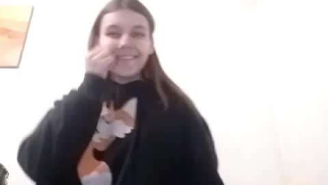 Mona online show from October 31, 2025, 7:37 pm