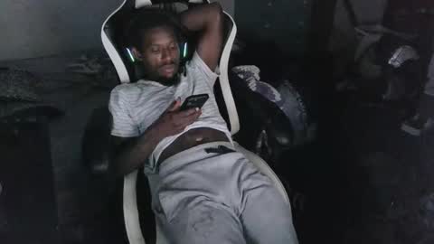 Snapshot of zoneingout chatting on November 13, 2025, 3:38 am zoneingout online show from November 13, 2025, 3:38 am