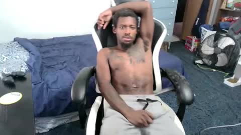 Snapshot of zoneingout chatting on November 13, 2025, 7:46 pm zoneingout online show from November 13, 2025, 7:46 pm