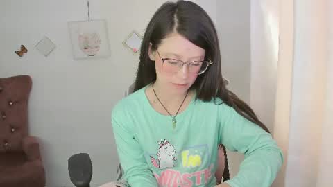 Alicie online show from June 17, 2026, 2:51 pm