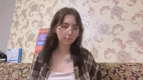 Hello My name is Lia  im new model here and welcome to little world online show from November 18, 2025, 9:03 am