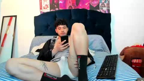 zoren33 online show from July 29, 2026, 12:53 am
