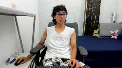 Snapshot of zoro_v chatting on October 23, 2025, 7:45 pm online show from October 23, 2025, 7:45 pm