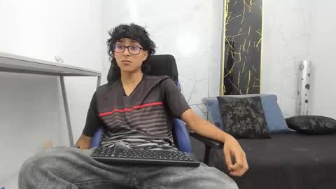 Snapshot of zoro_v chatting on October 29, 2025, 7:48 pm online show from October 29, 2025, 7:48 pm