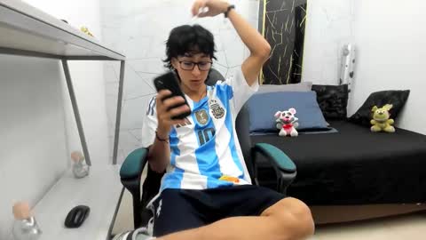 Snapshot of zoro_v chatting on November 2, 2025, 7:16 pm online show from November 2, 2025, 7:16 pm