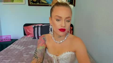 Snapshot of zorynvaal chatting on May 30, 2026, 9:39 am Mia online show from May 30, 2026, 9:39 am