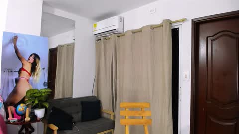 zou_quira online show from February 13, 2026, 1:56 am