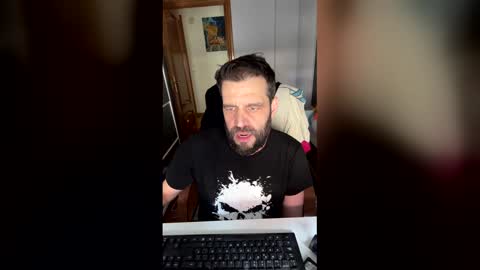 Snapshot of zurdineno chatting on May 11, 2026, 9:37 am zurdineno online show from May 11, 2026, 9:37 am