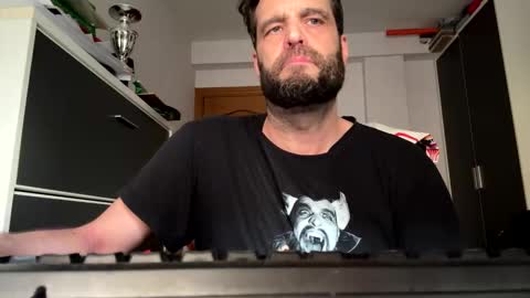 zurdineno online show from May 31, 2026, 6:09 pm