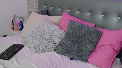 Snapshot of zurisaint chatting on January 12, 2026, 6:13 pm zurisaint online show from January 12, 2026, 6:13 pm