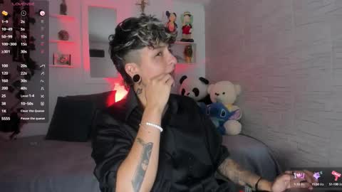 Snapshot of zuryramirez_ chatting on October 13, 2025, 8:31 pm Zury Ramirez online show from October 13, 2025, 8:31 pm