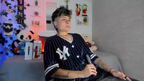 Snapshot of zuryramirez_ chatting on October 22, 2025, 9:36 pm Zury Ramirez online show from October 22, 2025, 9:36 pm