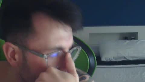 zusta10 online show from November 19, 2025, 1:44 pm