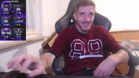 Snapshot of zuzmosfokafasz chatting on November 14, 2025, 11:02 pm Zuzmoe online show from November 14, 2025, 11:02 pm