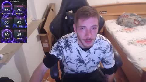 Snapshot of zuzmosfokafasz chatting on November 19, 2025, 10:10 pm Zuzmoe online show from November 19, 2025, 10:10 pm