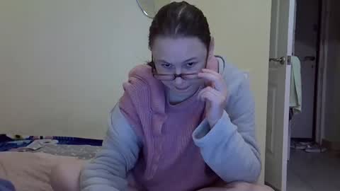 Snapshot of zyuhre chatting on November 19, 2025, 11:32 am Zyuhre online show from November 19, 2025, 11:32 am