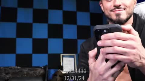 Snapshot of zyzz4444 chatting on December 31, 2024, 7:29 pm Greek God online show from December 31, 2024, 7:29 pm