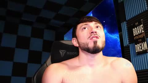 Snapshot of zyzz4444 chatting on February 18, 2025, 2:16 pm Greek God online show from February 18, 2025, 2:16 pm