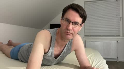 Snapshot of zzz123_cam chatting on April 10, 2026, 10:14 pm zzz123_cam online show from April 10, 2026, 10:14 pm