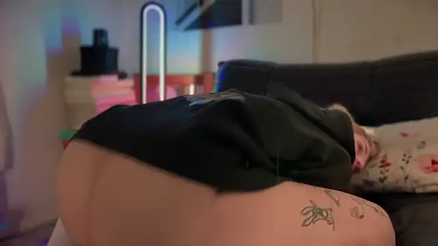 Mannarie Madsinn online show from March 17, 2025, 2:08 am