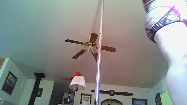 Starla Quivers online show from November 3, 2025, 11:48 pm