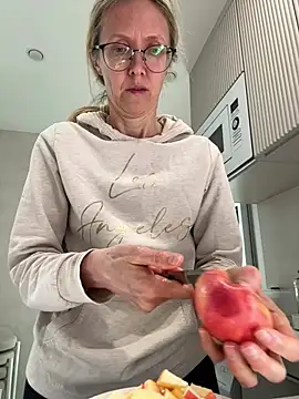 angelmommu online show from March 11, 2026, 5:35 am