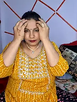 MOM-SUN-COUPLE online show from January 10, 2025, 3:27 pm