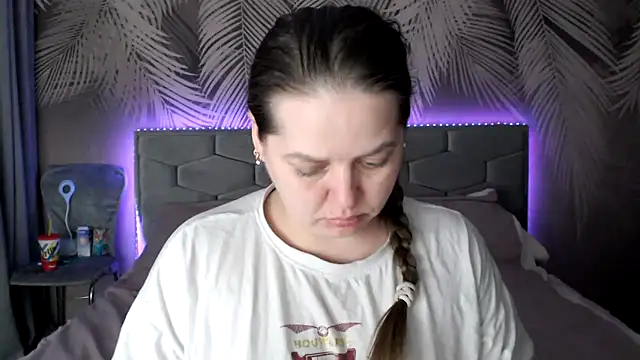 uliastar online show from March 19, 2025, 6:03 am