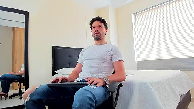 alexman fuck online show from October 22, 2025, 5:13 pm