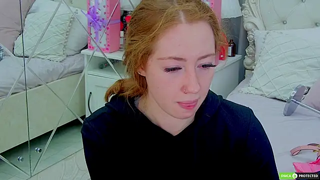 TinaBrook online show from November 27, 2025, 3:52 am