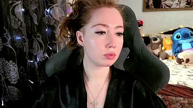 TinaBrook online show from March 25, 2026, 5:02 am